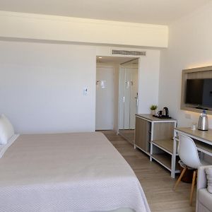 Standard Double or Twin Front Sea view
